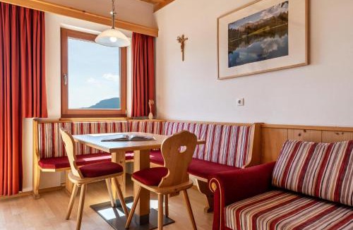Lajen Apartment | Haus Alpenblick Apt Edelweiß