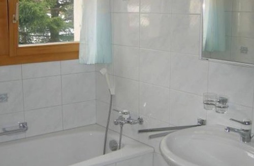 Klosters Platz Apartment | Haus beim Ahorn Appartement/Fewo, Dusche oder Bad, WC 4-Zimmerwohnung by Interhome