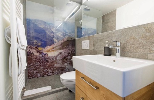 Arosa Apartment | Haus Mattern - Schafrügg Appartement/Fewo, Dusche und Bad, WC, 6-Bettwohnung by Interhome
