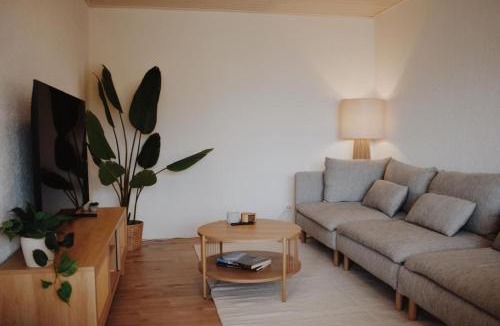 Einigen Apartment | Havenwood Loft - 2 minutes to Lake - Free Parking