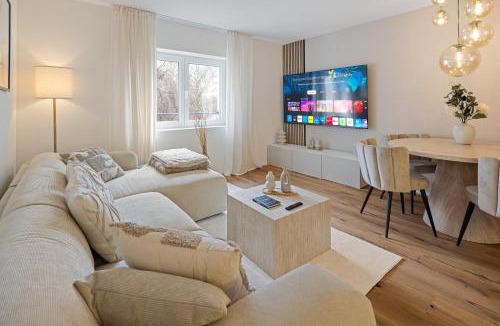Glattbrugg Apartment | HAVN - Urban Riverside Apartment with cinema, airport and free parking