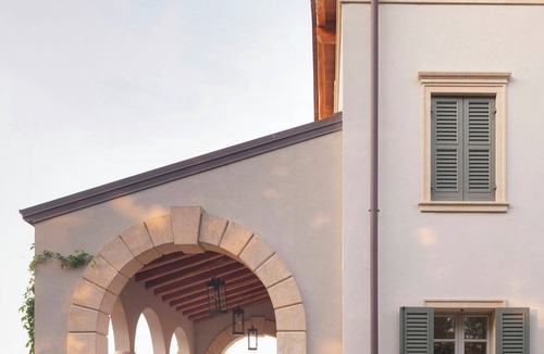 Pescantina House | Historic court with biopool in Valpolicella