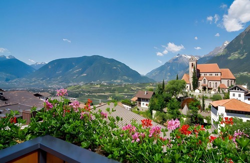 Schenna Apartment | Holiday Apartment 'Appartement Wieser B' with Mountain View, Shared Garden and Wi-Fi