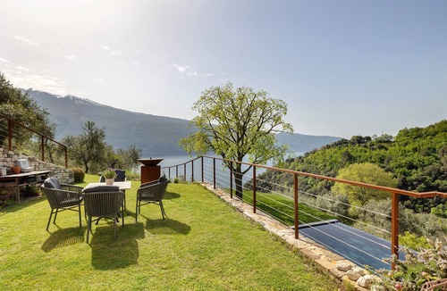 Tignale Apartment | Holiday Apartment "Ca' Scaì Agrifugium Olivia" with Lake View, Shared Pool and Wi-Fi