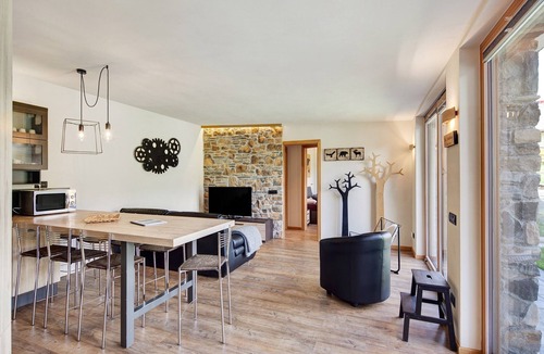 Teola Apartment | Holiday Apartment Chalet Monteneve Neve with Mountain View, Shared Garden & Wi-Fi