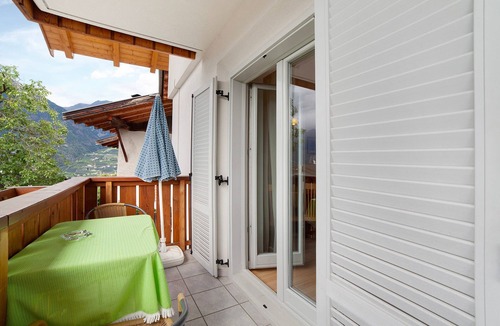 Schenna Apartment | Holiday Apartment "Mosttragerhof Appartment Large" with Mountain View, Shared Pool & Wi-Fi
