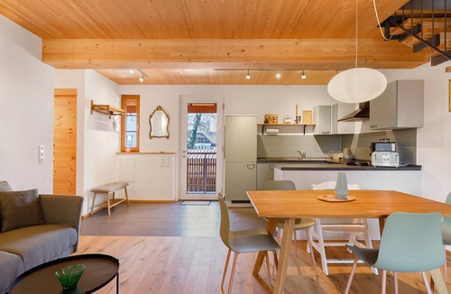 Ohningen Apartment | Holiday Apartment Obsthof am See with Shared Garden, Balcony and Wi-Fi