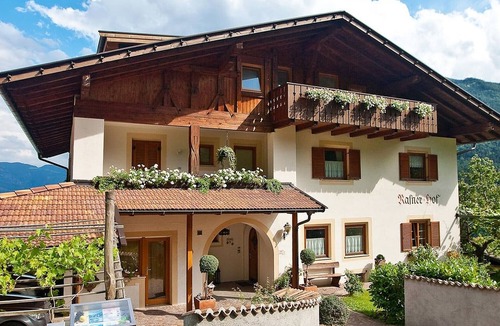 Lagundo Apartment | Holiday Apartment Rasnerhof - Tschigat with Mountain View, Balcony & Wi-Fi
