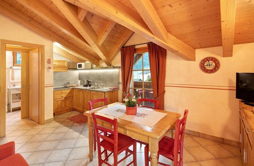 Valtellina Apartment | Holiday Apartment 'Stelle Chalet Martina' Near Ski Slopes with Garden & Wi-Fi
