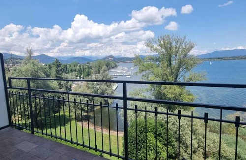 Dormelletto Apartment | Holiday apartment with air conditioning and balcony with lake view
