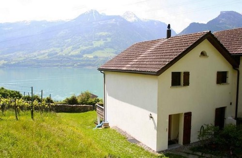 Mitloedi House | Holiday home in Quinten on Lake Walen