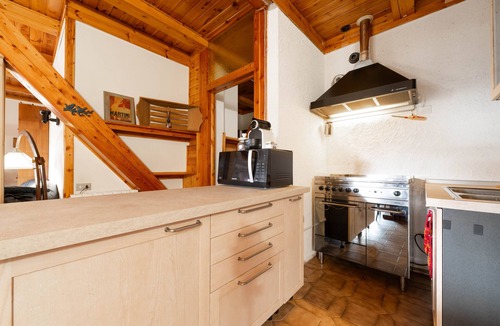 Roncone House | Holiday Home 'La Casa Di Nonno Giulio' with Mountain View and Wi-Fi