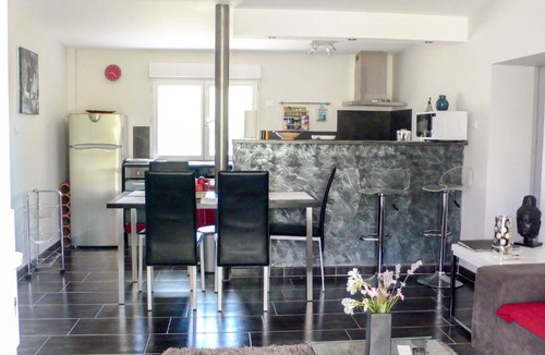 Tarascon House | Holiday Home La Maison dans les Oliviers by Interhome