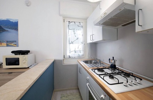 Sarnico Apartment | Holiday Home 'Miki' with Private Terrace, Wi-Fi and Air Conditioning