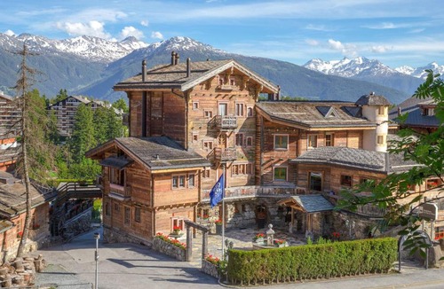 Lens Hotel | Hostellerie du Pas de l'Ours "Relais et Châteaux"