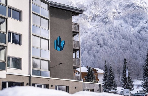 Saas Almagell Apartment | Hotel Kristall-Saphir Appartement/Fewo Apartment Serpentin by Interhome