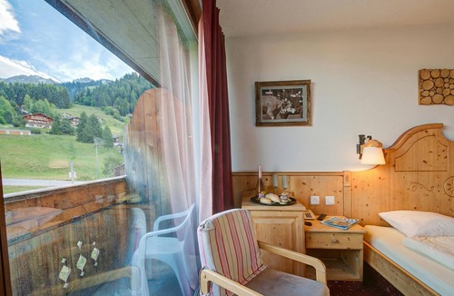 Les Mosses Hotel | Hotel Relais Alpin Twin Room & Balcony 1, Les Mosses, Switzerland