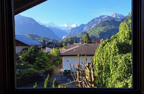 Unterseen House | House with mountain view