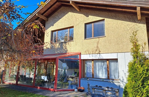 Unterseen House | House with mountain view