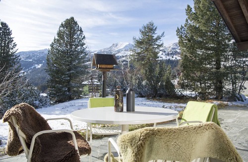 Valbella Apartment | House with mountain views & a sun terrace