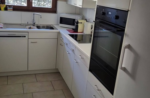 Klosters-Serneus Apartment | Hus Radaz EG Appartement/Fewo, Dusche oder Bad, WC 2½-Zimmerwohnung by Interhome