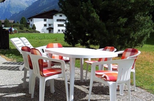 Klosters-Serneus Apartment | Hus Radaz EG Appartement/Fewo, Dusche oder Bad, WC 2½-Zimmerwohnung by Interhome