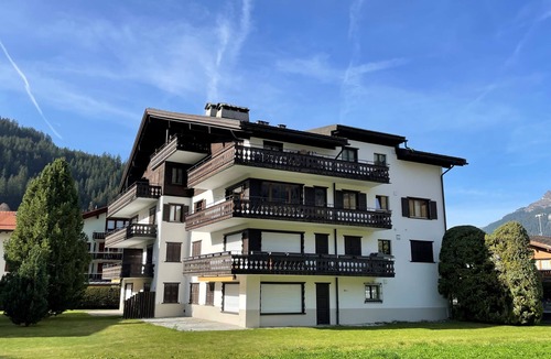 Klosters-Serneus Apartment | Hus Radaz EG Appartement/Fewo, Dusche oder Bad, WC 2½-Zimmerwohnung by Interhome