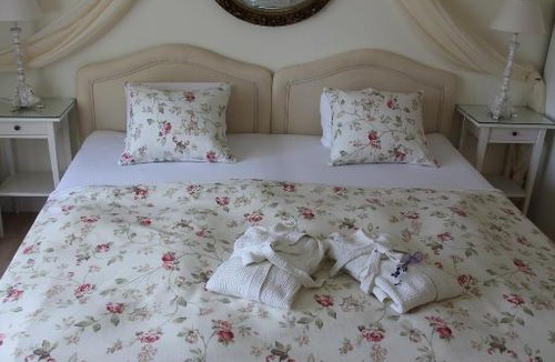 Wolfhausen Bed & Breakfast | Im Röseligarten