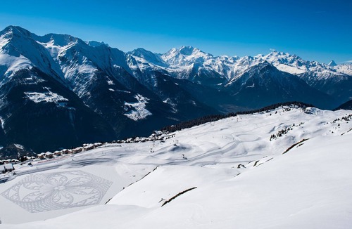 Bettmeralp Apartment | In the summer of 2026, a ground-floor 3- and-a-half-room apartment in Chalet Abe