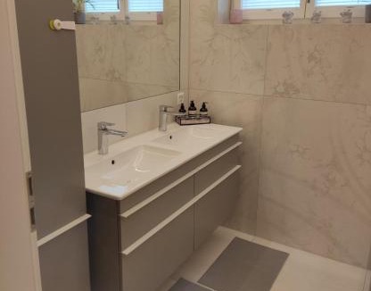 Einigen Apartment | Jasmins Airbnb