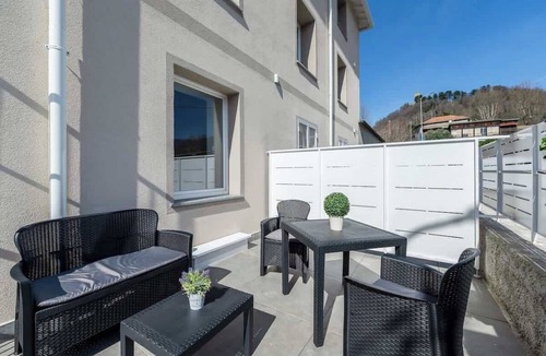 Albate House | KeyRoom Patio & Parking near Lake Como