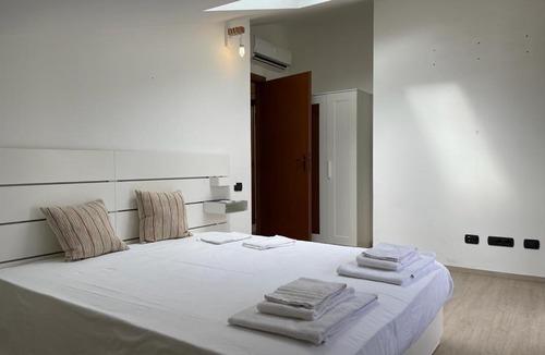 Brebbia Apartment | Kibilu 1 Bedroom Apt with Pool WiFi & AirCo Lake Maggiore
