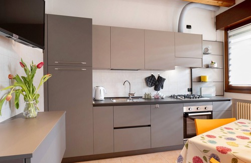 Castelnuovo del Garda Apartment | 'Kikosa House' Apartment with Private Terrace, Wi-Fi and Air Conditioning