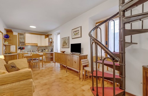Torbole sul Garda Apartment | Kirribilli House - Central Nago Torbole with Mountain View, Nago-Torbole, Italy