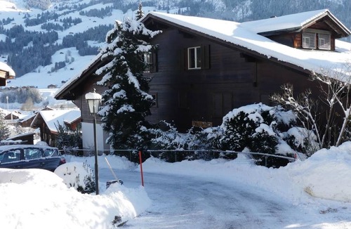 Zweisimmen Apartment | Kristall Appartement/Fewo, Dusche oder Bad, WC 6-Bettwohnung by Interhome