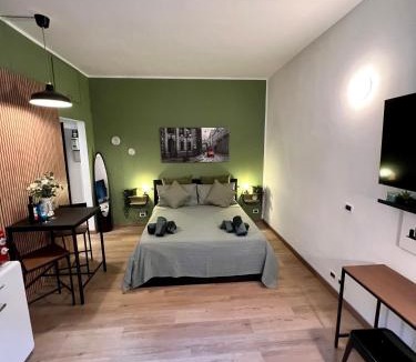 Calvairate Apartment | La bella Milano Charme apartment 3 km away from Duomo/Netflix & Wi-fi included