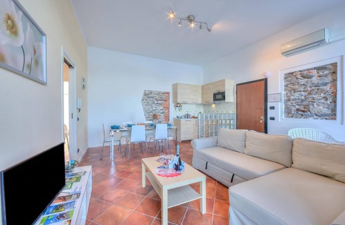 Arona Apartment | La Dolce Vita Pied dans L' Eau: Balcony and A/C, Arona, Italy