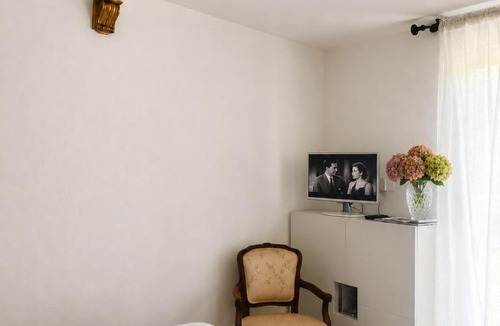 Legnano House | LA FINESTRA SUL CORTILE Suite indipendente con bagno privato