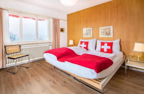 Aeschlen ob Gunten Apartment | Lake Thun Alps Scenic Views and Concierge by SwissHut