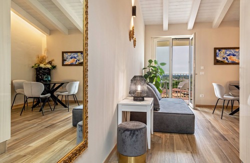 Cavaion Veronese Apartment | Lake View Apartment near Bardolino with Balcony, Lake View, and Wi-Fi