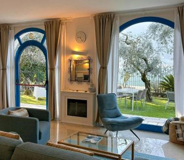 Peschiera Maraglio Apartment | Lakefront House With Garden On Monte Isola