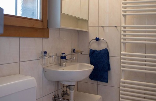 Klosters Platz Apartment | Landstrasse 153 Appartement/Fewo, Dusche oder Bad, WC Studio by Interhome