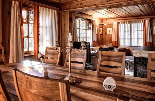Arosa Ski Chalet | Large and unique Flöka Hus