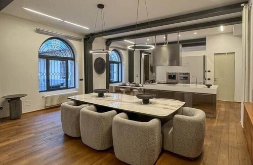 Downtown Apartment | Loft @ Veratti by iCasamia .it