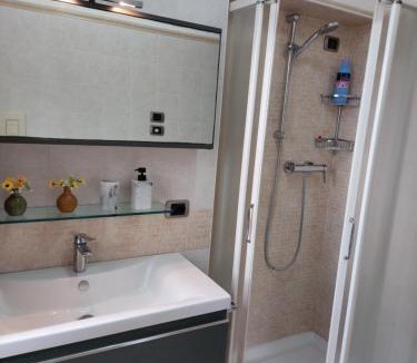 San Bonifacio Apartment | LotusNest - Casa Privata - Letto Matrimoniale, Parcheggio, Treno