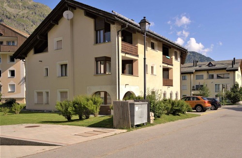Sils-Maria Apartment | Lovely apartment for 4 guests with WIFI, TV, patio and pets allowed