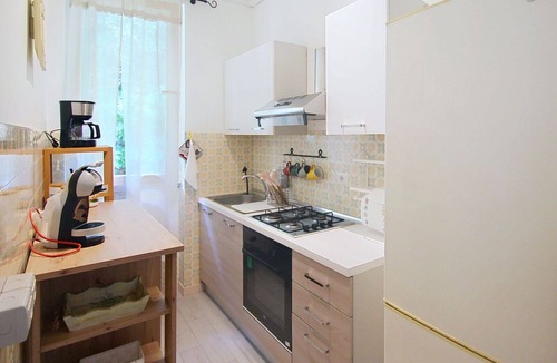 Porto Ceresio Apartment | Lovely apartment for 4 guests with WIFI, TV and balcony