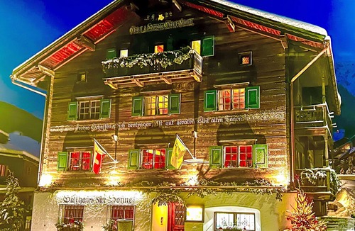 Klosters Platz Apartment | Lovely apartment for 4 guests with WIFI, TV, balcony and pets allowed