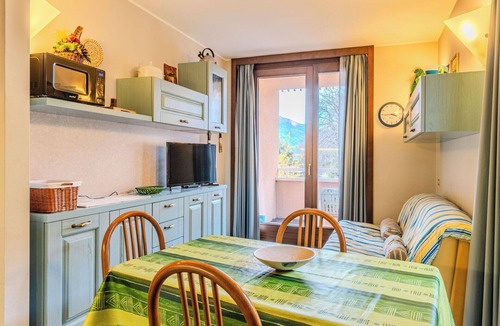 Ponte di Legno Apartment | Lovely apartment for 5 guests with WIFI, TV, patio and panoramic view
