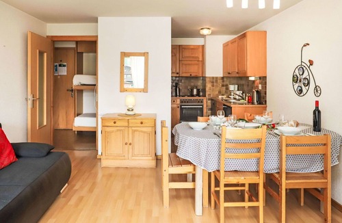 Noveli Apartment | Lovely apartment for 4 guests with WIFI, TV, balcony and pets allowed